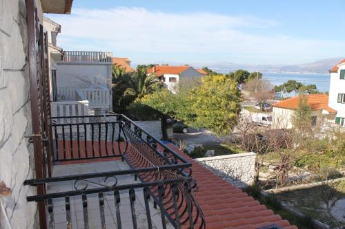 Apartments by the sea Supetar Brac - 6040 - image 5