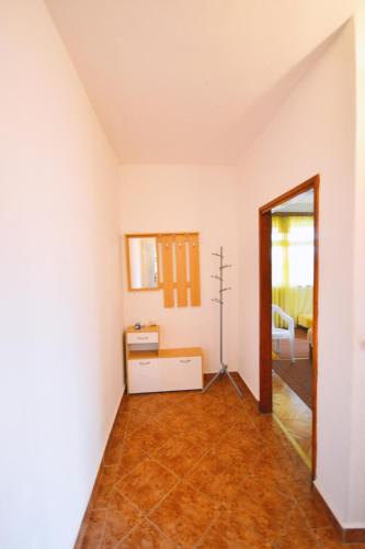 One-Bedroom Apartment with Terrace and Sea View image 1