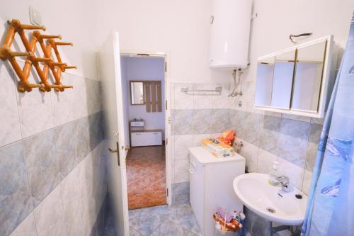 One-Bedroom Apartment with Terrace and Sea View image 9