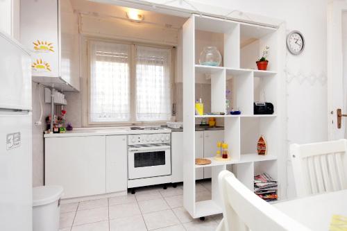 Apartments with WiFi Split - 6028 - image 12