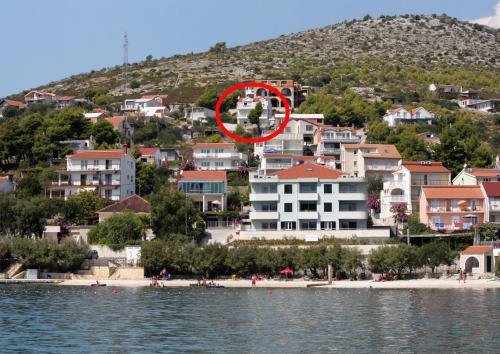 Apartments with a parking space Marina Trogir - 6014 - image 5