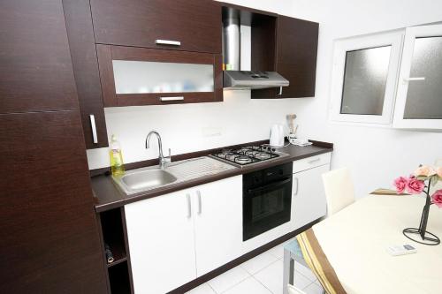 Apartments by the sea Drasnice Makarska - 6051 - image 13