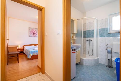 Seaside apartments with a swimming pool Posedarje Novigrad - 6162 - image 13