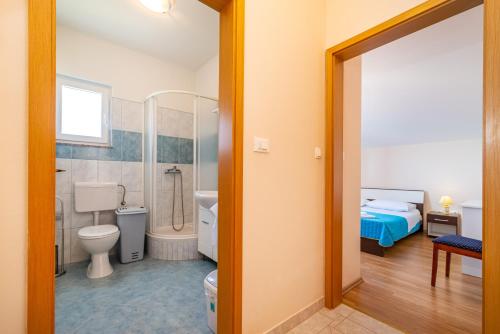 Seaside apartments with a swimming pool Posedarje Novigrad - 6162 - image 8