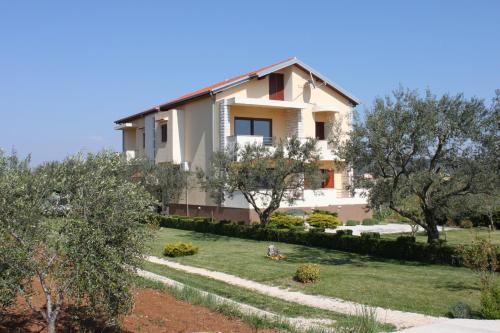 Apartments by the sea Sukosan, Zadar - 6120 - Location saisonnière - Sukošan