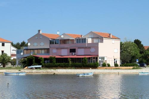 Apartments by the sea Privlaka, Zadar - 6207 - Location saisonnière - Privlaka