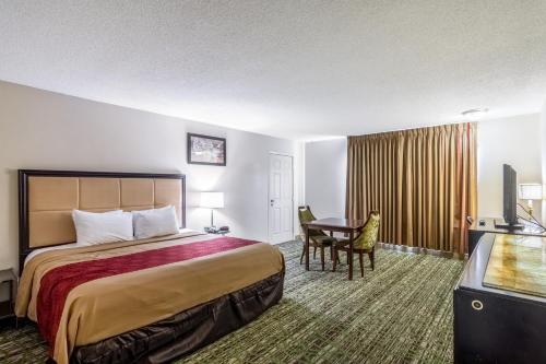 Rodeway Inn & Suites