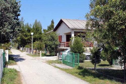 Apartments with a parking space Sabunike, Zadar - 6127, Привлака