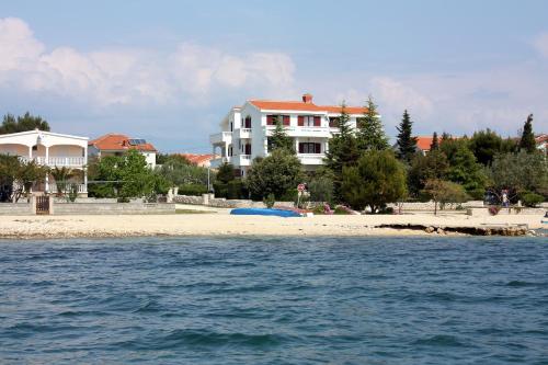 Family friendly seaside apartments Vrsi - Mulo, Zadar - 6155 - Location saisonnière - Vrsi