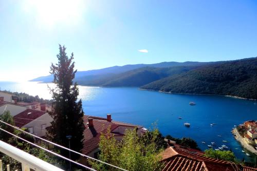 ทัศนียภาพ, Apartments with parking space Rabac, Labin - 7410 in ราบาค