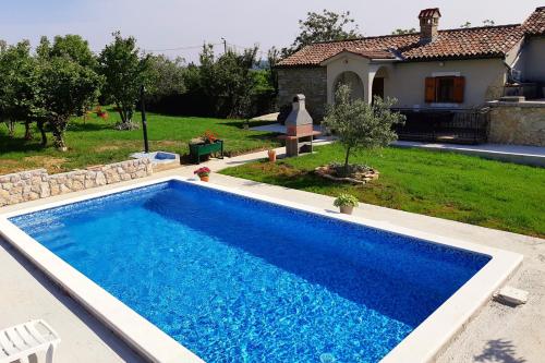  Holiday house with a swimming pool Cepic, Central Istria - Sredisnja Istra - 7404, Pension in Pulgarija Čepić