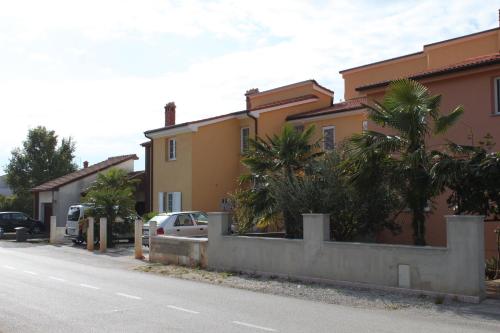  Apartments for families with children Stinjan, Pula - 7423 in Pula