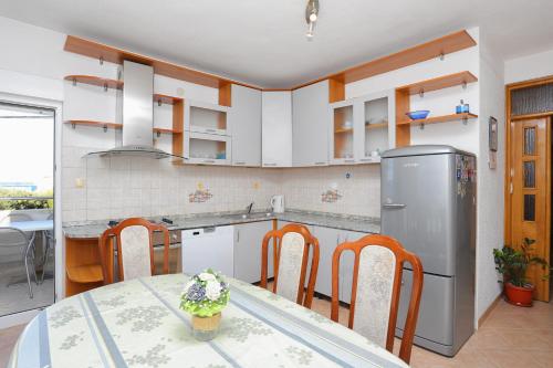 ห้องครัว, Apartments with a parking space Mali Rat (Omis) - 7482 in ดูกิ รัต