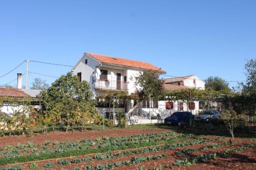  Apartments with a parking space Valtura, Pula - 7419, Pension in Valtura