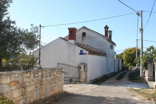  Apartments with a parking space Valtura, Pula - 7419 in Valtura
