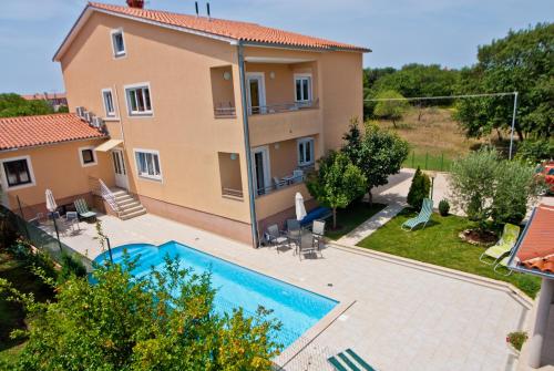 Family friendly apartments with a swimming pool Vinkuran (Pula) - 7444 - Apartment - Vinkuran