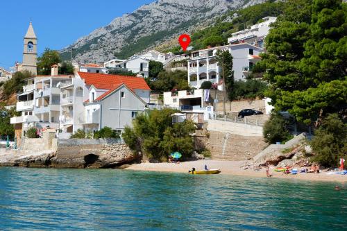  Apartments by the sea Pisak, Omis - 7521 in Mimice