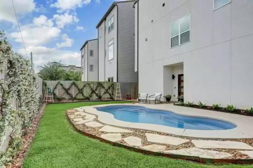 Luxury Home w/ Private Saltwater Pool in Midtown in Houston, USA