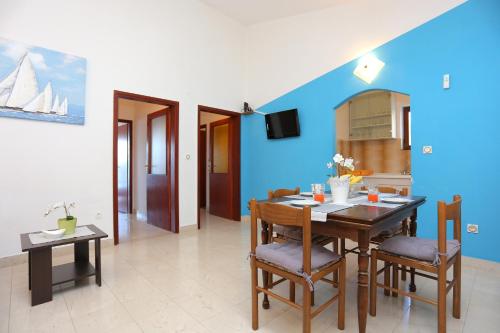 設施, Apartments by the sea Mimice, Omis - 7522 in 米美沙