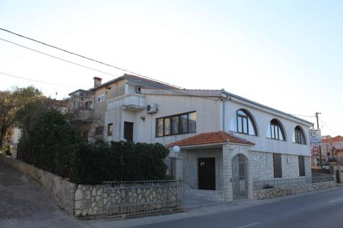 Apartments by the sea Arbanija Ciovo - 7545 - image 11