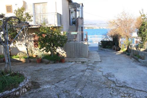 Apartments by the sea Arbanija Ciovo - 7545 - image 2