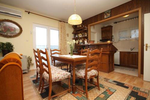 Apartments by the sea Arbanija Ciovo - 7545 - image 10