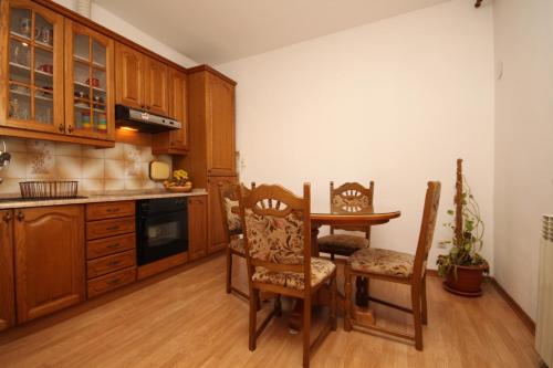 Apartments with WiFi Split - 7563 - image 11