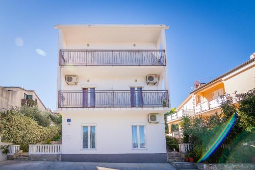 Apartment Arbanija 7543a - image 14