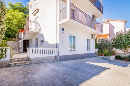 Apartment Arbanija 7543a - image 8