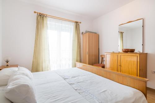 Apartment Arbanija 7543a - image 3