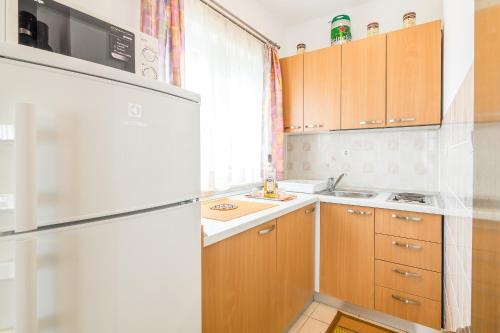 Apartment Arbanija 7543a - image 11
