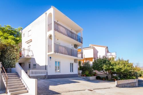 Apartments with a parking space Arbanija Ciovo - 7543 - image 4