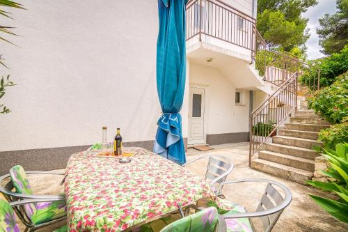 Apartments with a parking space Arbanija Ciovo - 7543 - image 3