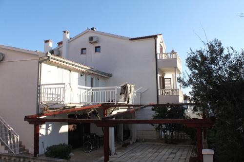 Apartments with a parking space Okrug Gornji Ciovo - 7546 - main image