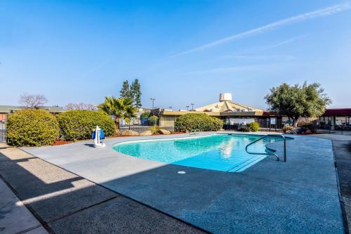Rodeway Inn & Suites