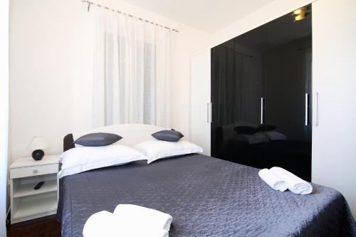 Apartments with a parking space Split - 7569 - image 9