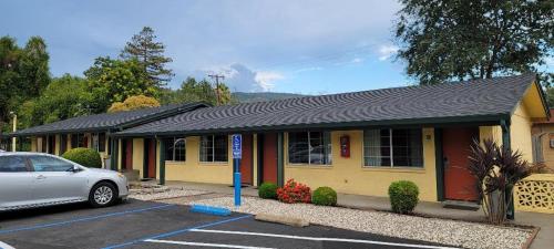 A szálláshely kívülről, Lakeview Inn in Lucerne (Kalifornia)