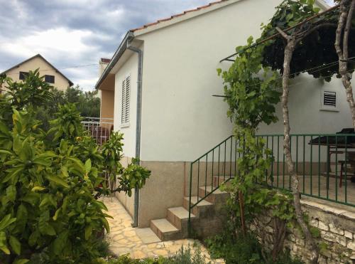 Holiday house with a parking space Mastrinka Ciovo - 7583 - image 5
