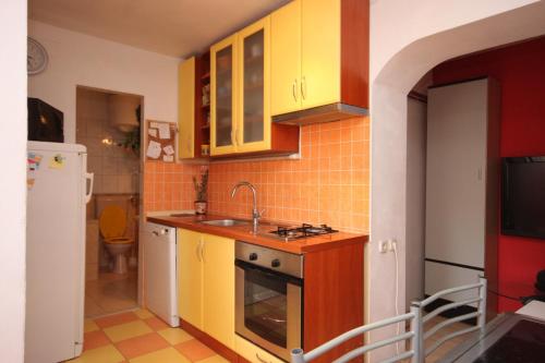 Apartments with WiFi Split - 7595 - image 12