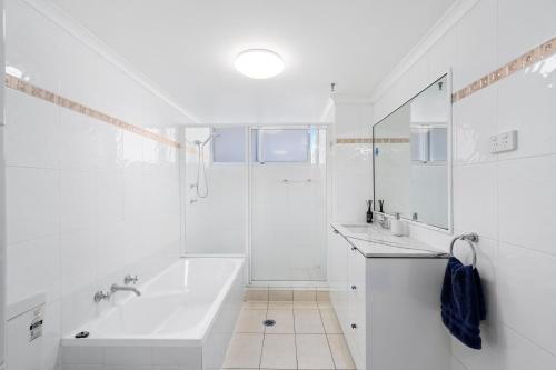 Peninsula Surfers Paradise Apartments - Hosted by Coastal Letting Co - Tap to explore photos