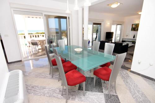 บริการและสิ่งอำนวยความสะดวก, Family-friendly apartments with swimming pool Rogoznica - 7557 in โรกอสนิก้า
