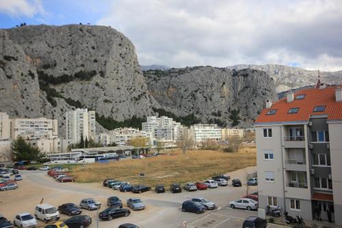Apartments by the sea Omis - 7577 - image 13