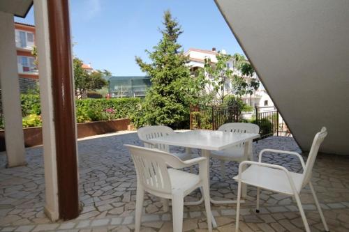 Apartments with a parking space Pula - 7647 - image 8