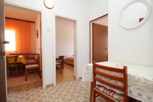 Apartments with a parking space Pula - 7647 - image 2