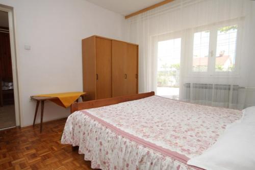 Apartments with a parking space Pula - 7647 - image 9