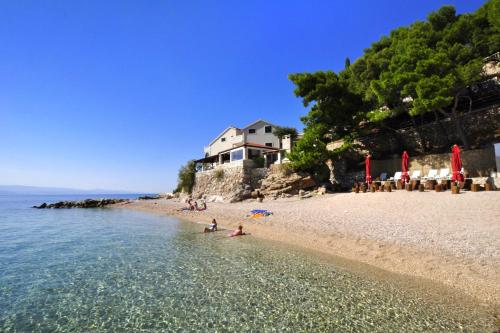  Apartments by the sea Pisak, Omis - 7519 in Mimice
