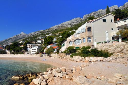  Apartments by the sea Pisak, Omis - 7519 in Mimice