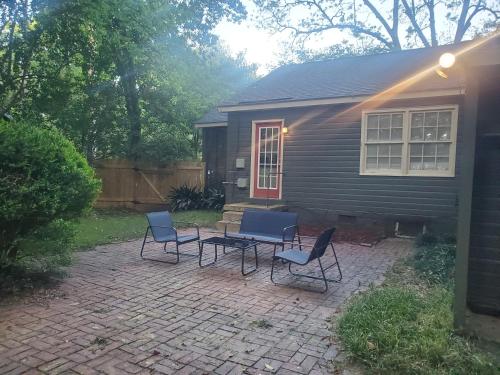 Cheerful 2 BR Near Colleges, Downtown, Attractions