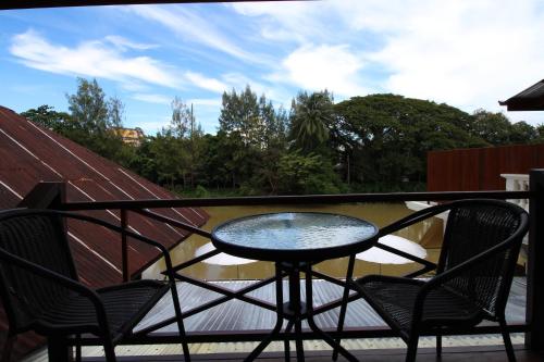 Balcony/terrace, Baan Luang Rajamaitri Historic Inn in Mueng