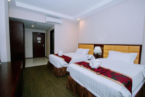 Superior Twin Room image 7
